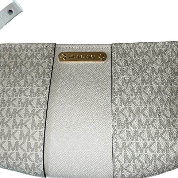 Michael Kors Signature Fanny Pack - Picture 2 of 3